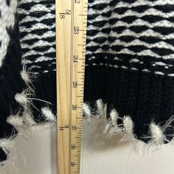 Westbound Petites Cardigan Sweater Wrap Shrug Fuzzy Fringe Womens - Picture 8 of 11